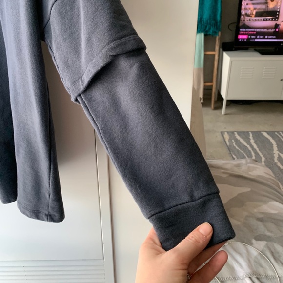 ZARA//OVERSIZED DOUBLE LAYERD SLEEVE SWEATSHIRT - Picture 4 of 5